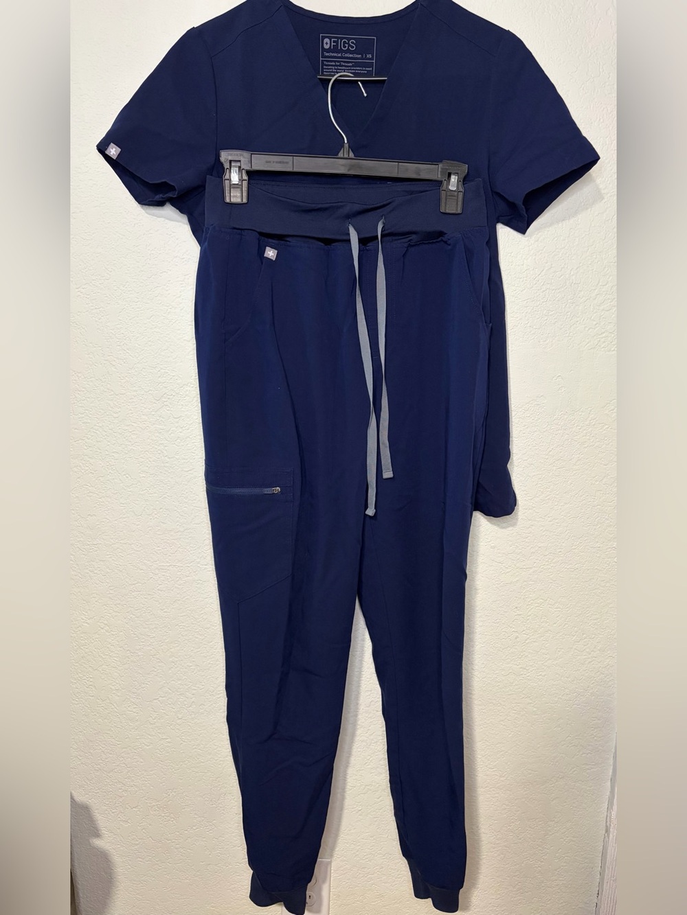 Figs Navy scrub set